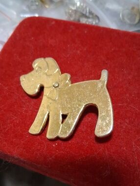 Vintage Source Unknown Gold Dog Brooch - Shiny Gold Tone